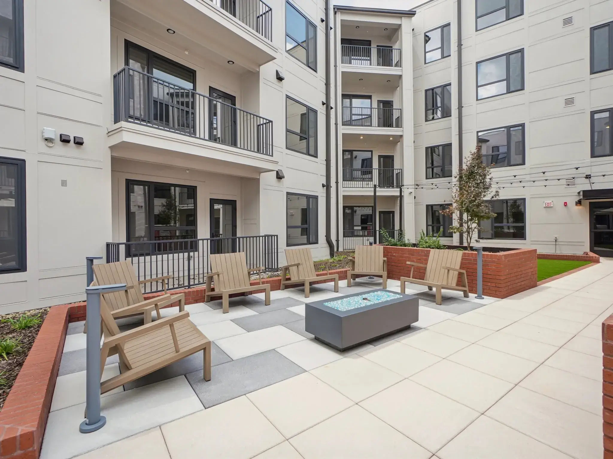 4th & Green Courtyard-2