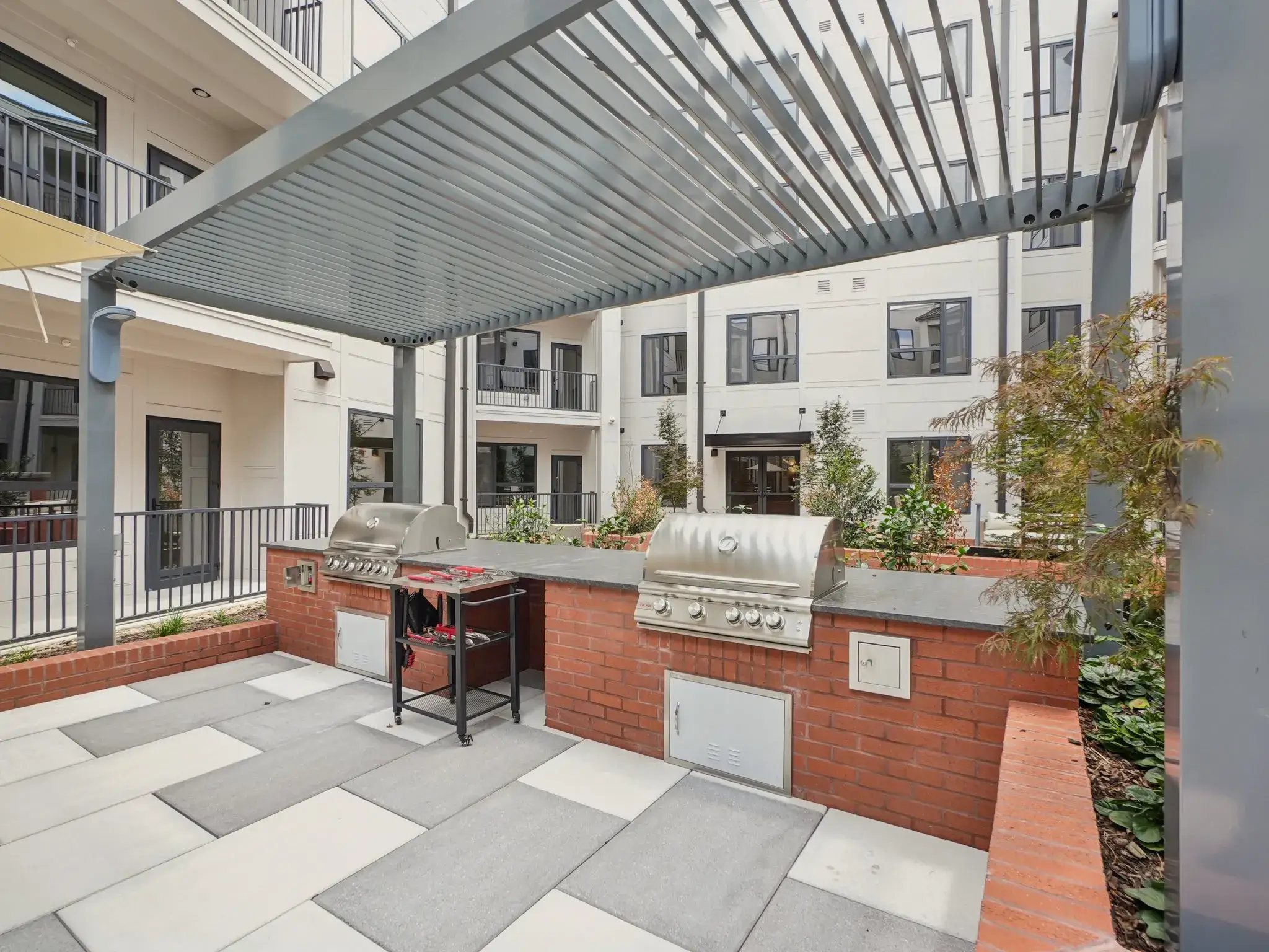 4th & Green Courtyard-3