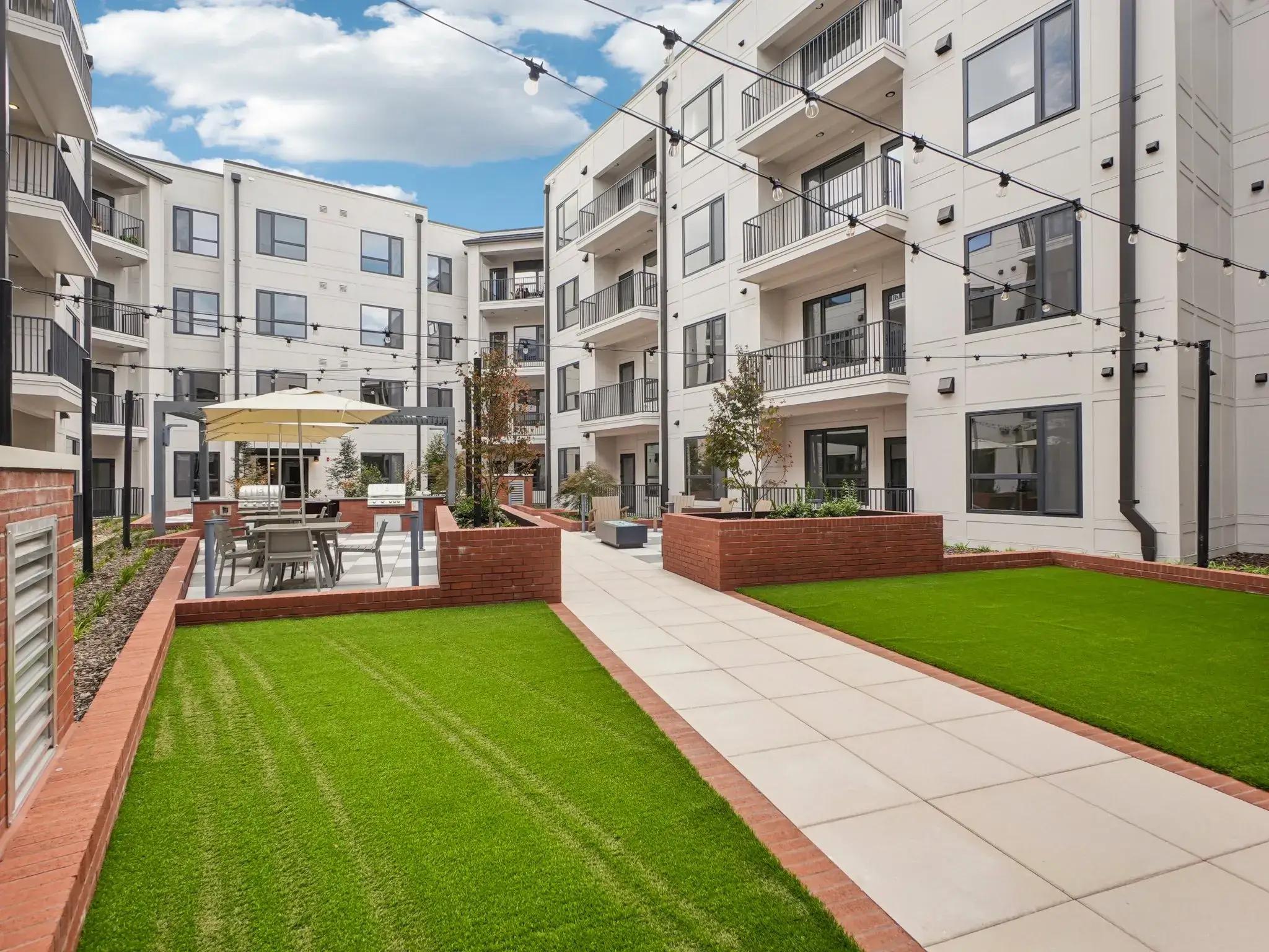 4th & Green Courtyard-4