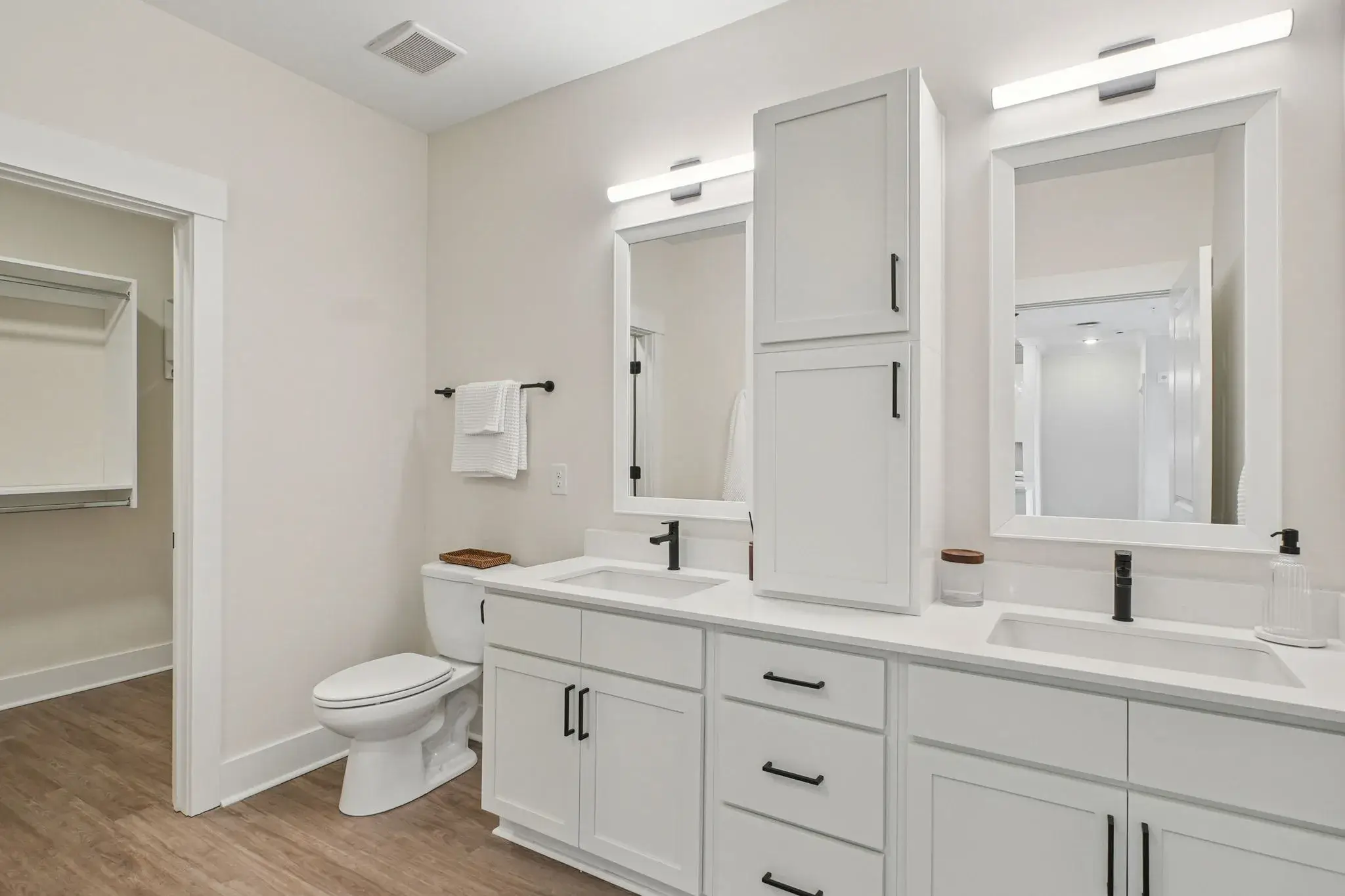 4th & Green bathroom-3
