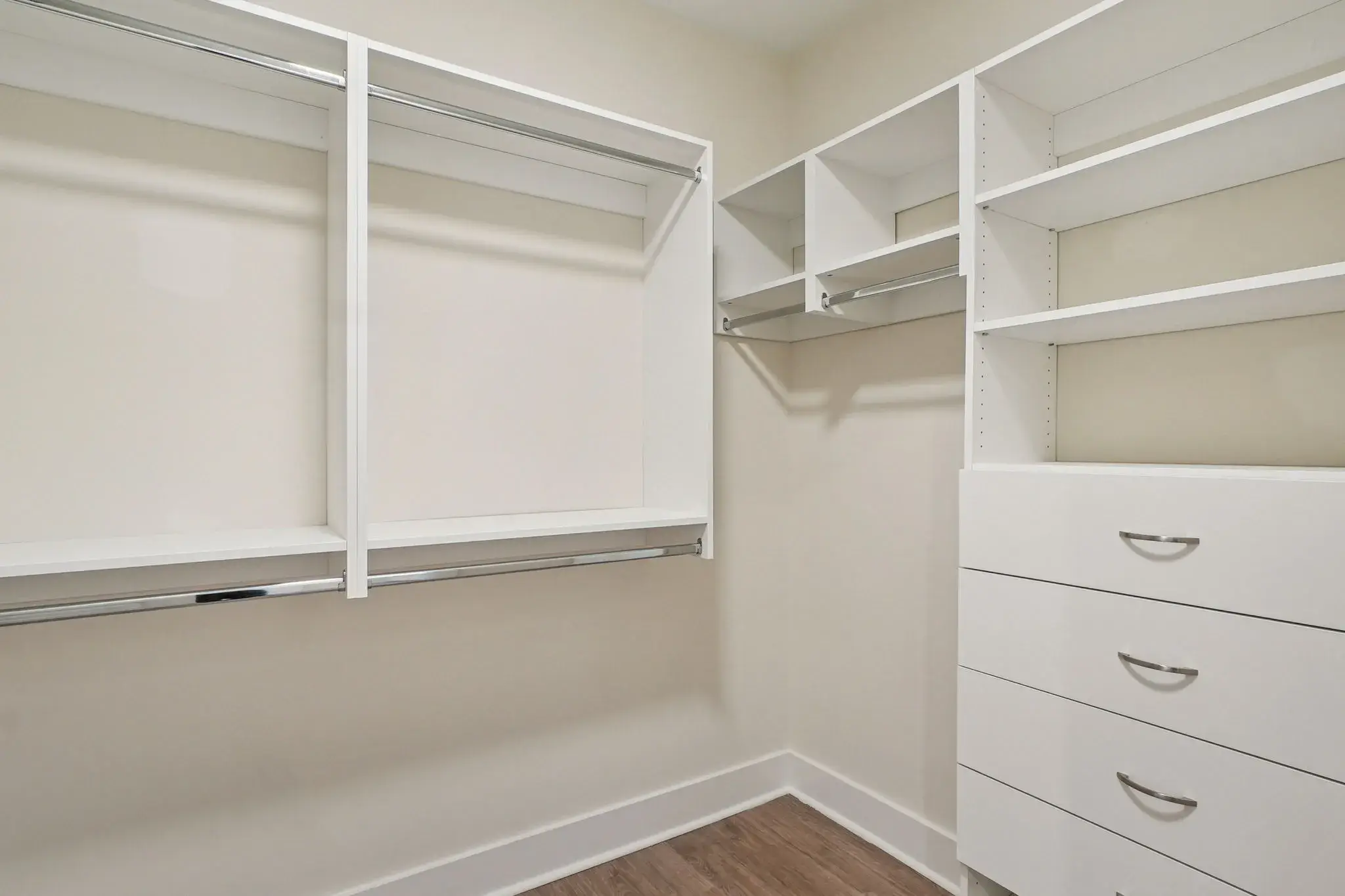 4th & Green closet-1